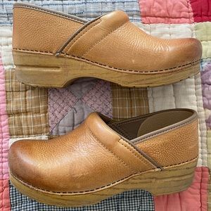 Dansko professional honey distressed clogs